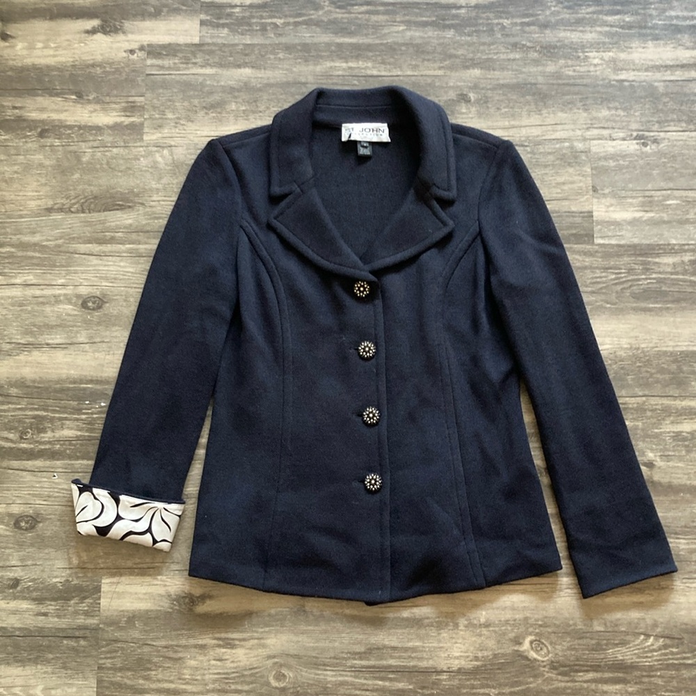 St. John Collection knit blazer. Size 6